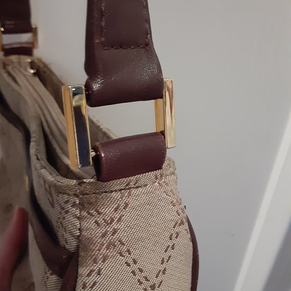 Lovely Aigner Beige Logo Shoulder Bag w Adjustable Strap - Picture 9 of 16